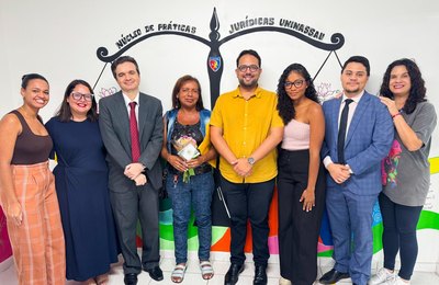 Uninassau oferece suporte jurídico à mulher trans na retificação do nome