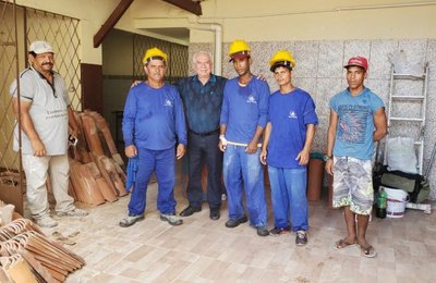 Prefeito Sérgio Lira visita obras em andamento no município de Maragogi