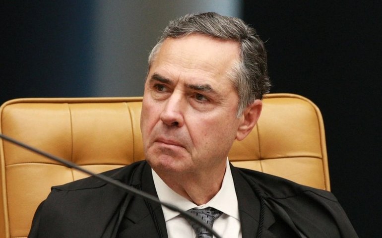 Barroso envia à PGR investigação de Bolsonaro por crimes na gestão da pandemia