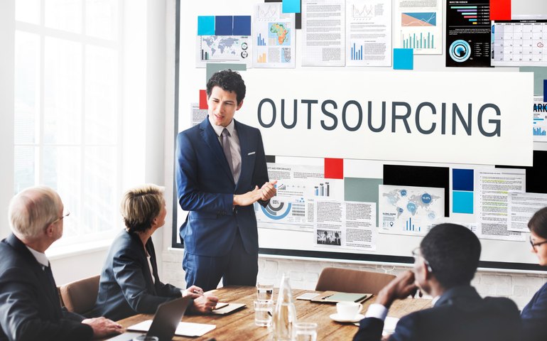 Outsourcing é opção para o desenvolvimento de softwares