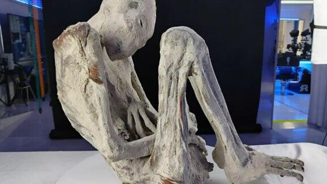 Ossos de bebê são descobertos em útero de múmia 'alienígena' de 1,2 mil anos no Peru