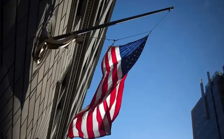 PMI composto dos EUA cai a 51,2 em abril, pressionado por serviços, mostra prévia da S&P