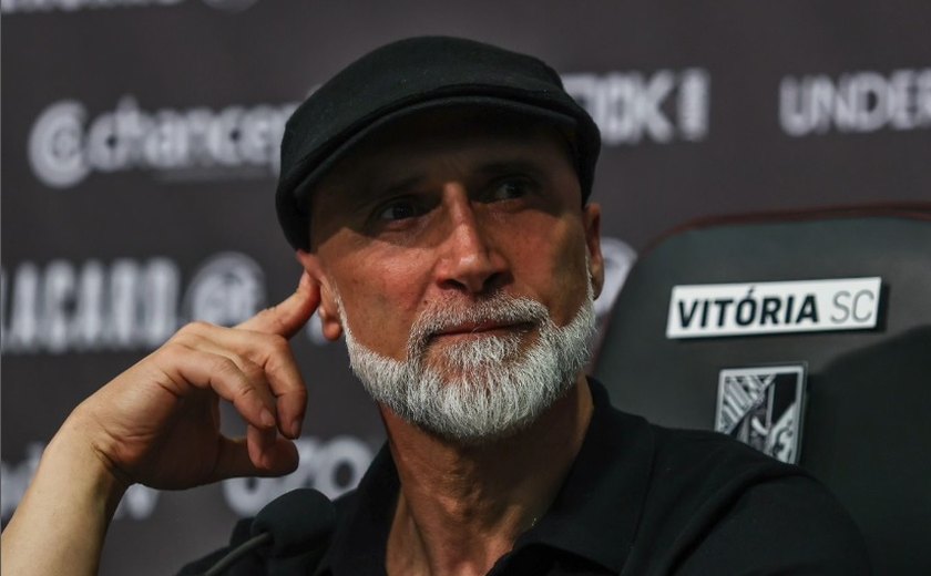 Vasco oficializa a contratação do técnico português Álvaro Pacheco