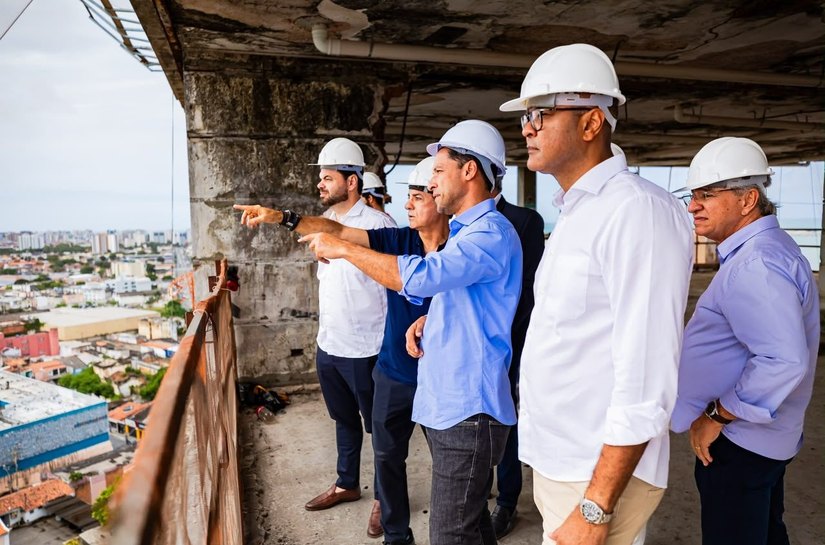 “Estamos devolvendo vida ao Centro de Maceió”, destaca prefeito durante vistoria ao novo Centro Administrativo