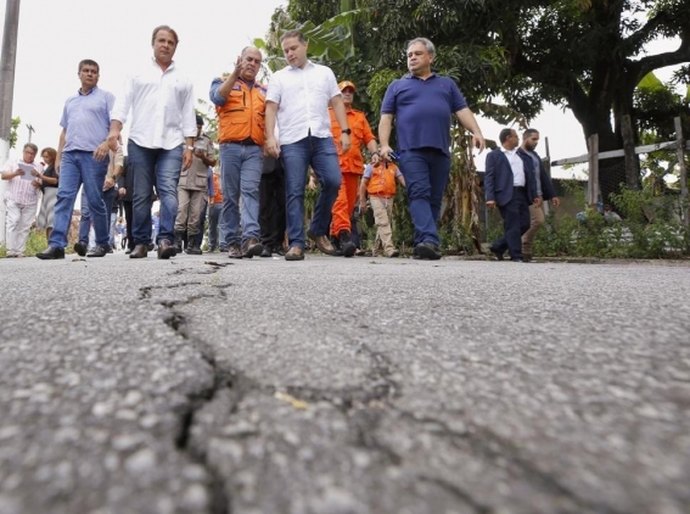 Governador inspeciona bairro do Pinheiro e cria Grupo de Trabalho de engenharia