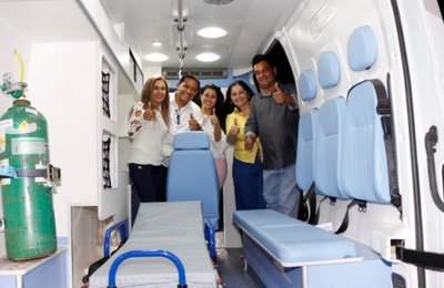 Comunidade de Palmeira de Fora é beneficiada com ambulância 