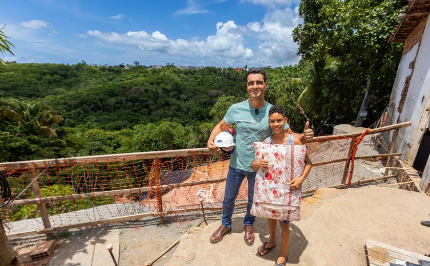 Prefeito JHC vistoria obra de contenção na parte alta de Maceió