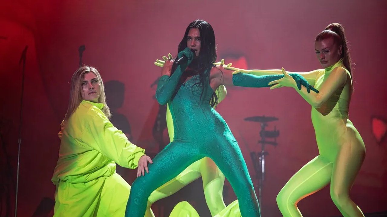 Dua Lipa encerra Rock in Rio 2022 com show dançante e cheio de cores