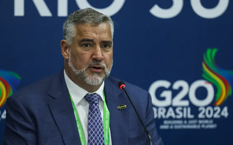 Brasil sai fortalecido no ambiente internacional, diz ministro