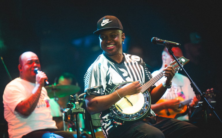 Thiaguinho lança audiovisual de 'Banjo e Boné'