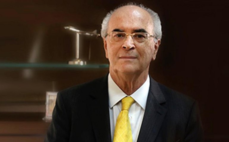 Justiça condena União a indenizar advogado de Lula por grampos da Lava Jato