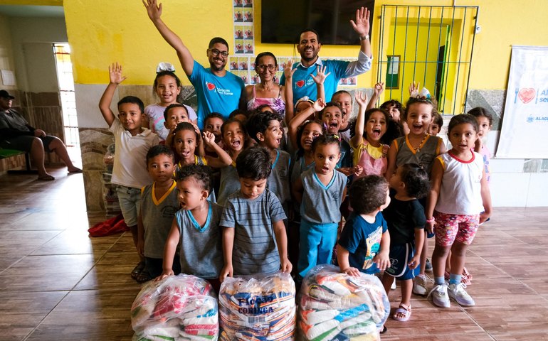 Alagoas sem Fome doa 1 tonelada de alimentos não perecíveis a instituição em Maceió