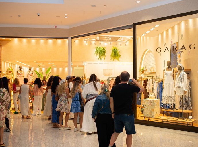 Liquidação Lápis Vermelho movimenta o Parque Shopping com descontos e live especial no TikTok