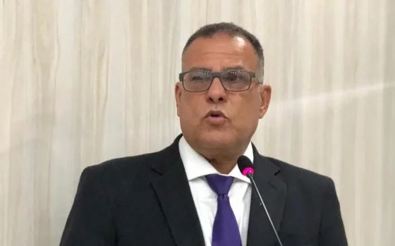 Eduardo Canuto retoma mandato na Câmara após seis meses à frente da Secretaria de Esportes de Maceió