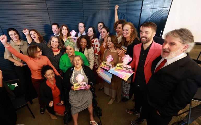 Comissão de Cultura entrega Prêmio Paulo Gustavo a cinco humoristas