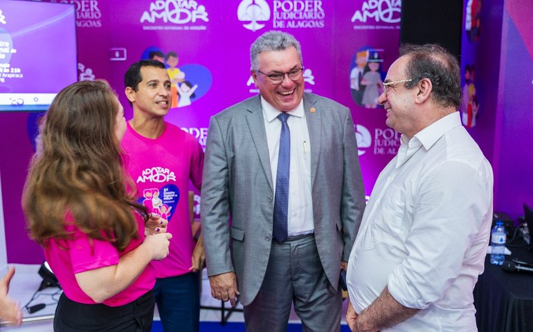 Corregedor-geral do TJ/AL enaltece gestão de Luciano durante encontro de adoção