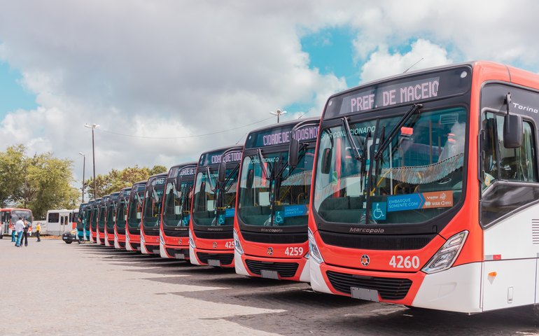 Ônibus Geladão atende toda frota da linha 042-Benedito Bentes/Centro
