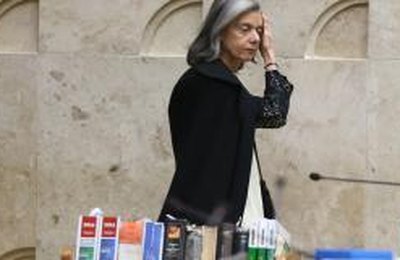 Presidente do STF envia denúncia sobre Temer à Câmara dos Deputados