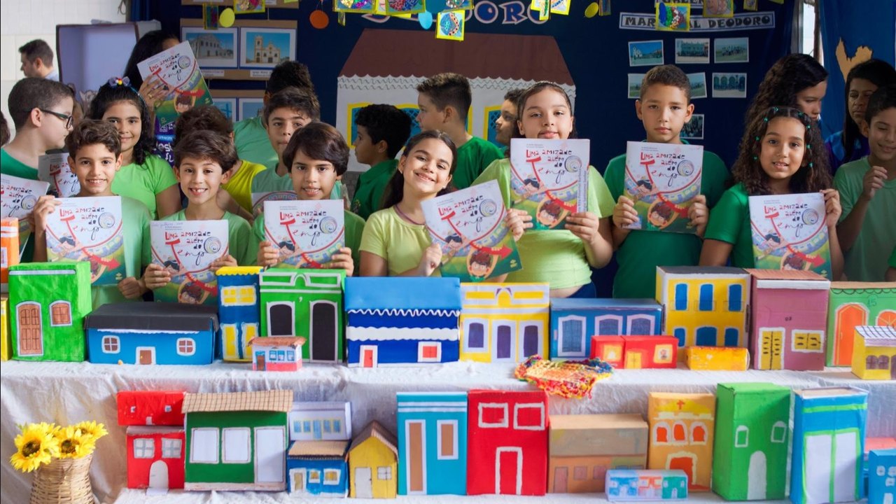 Livros da Imprensa Oficial são tema de exposição em colégio de Maceió