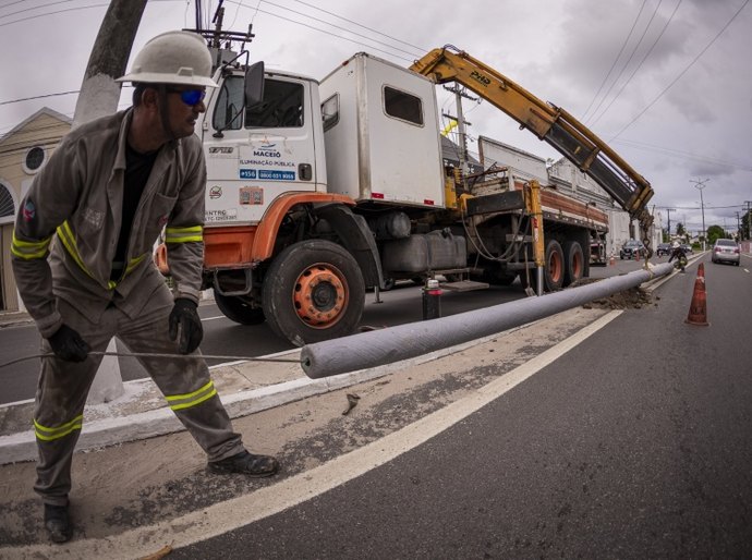 Ilumina Maceió realiza quase 40 mil atendimentos em manutenções em 2025