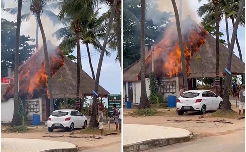 Fogo destrói barraca na praia de Guaxuma