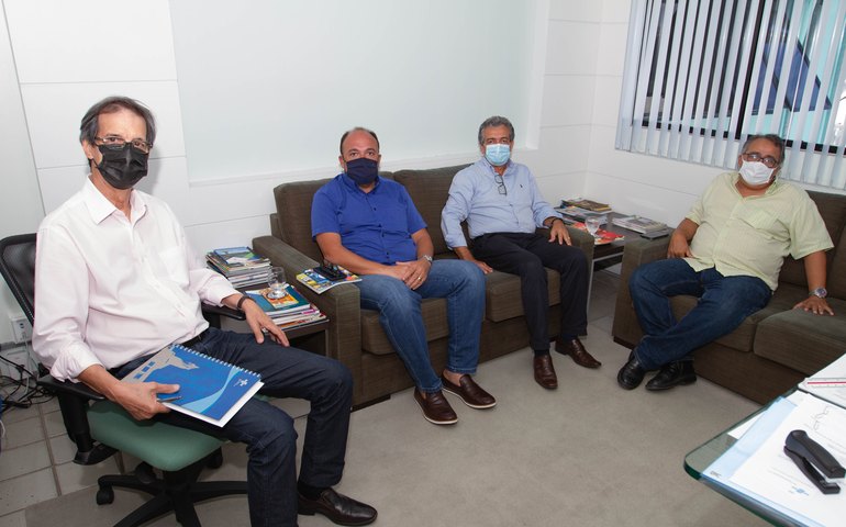 Sebrae Alagoas recebe prefeito de Major Izidoro Theobaldo Cintra