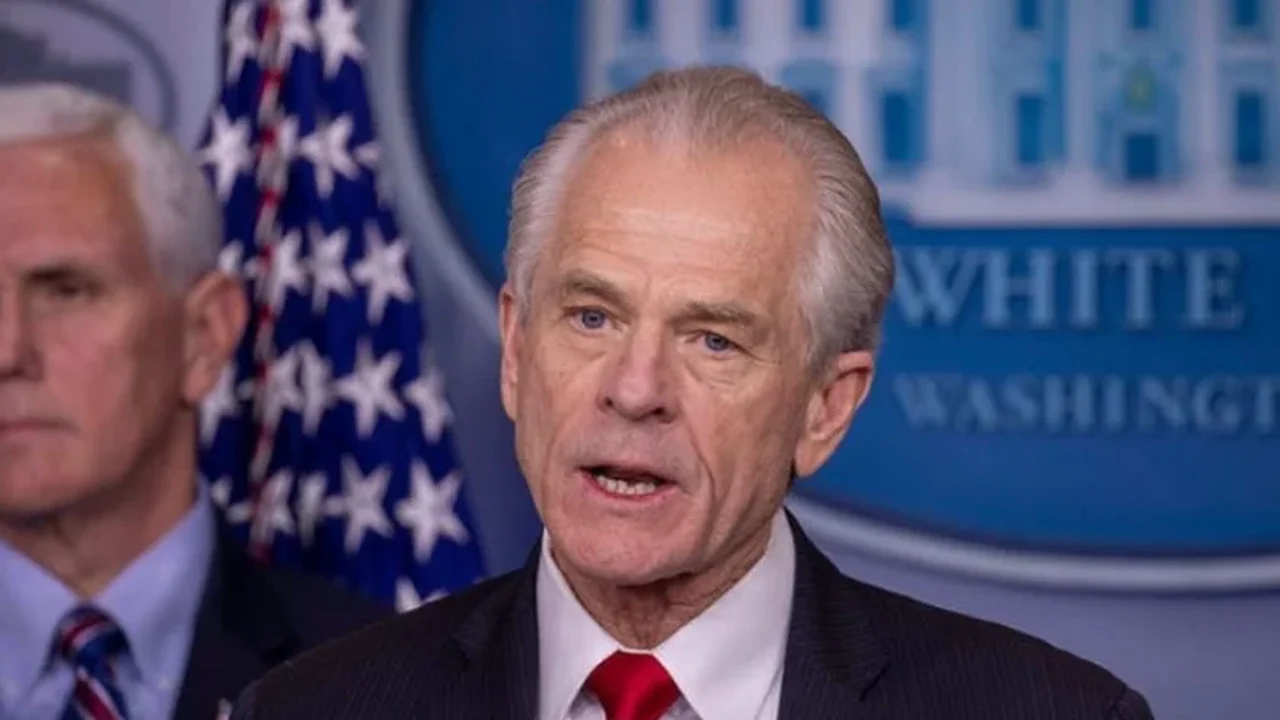 Navarro retoma críticas a Powell e culpa juros altos por perdas bilionárias à economia dos EUA