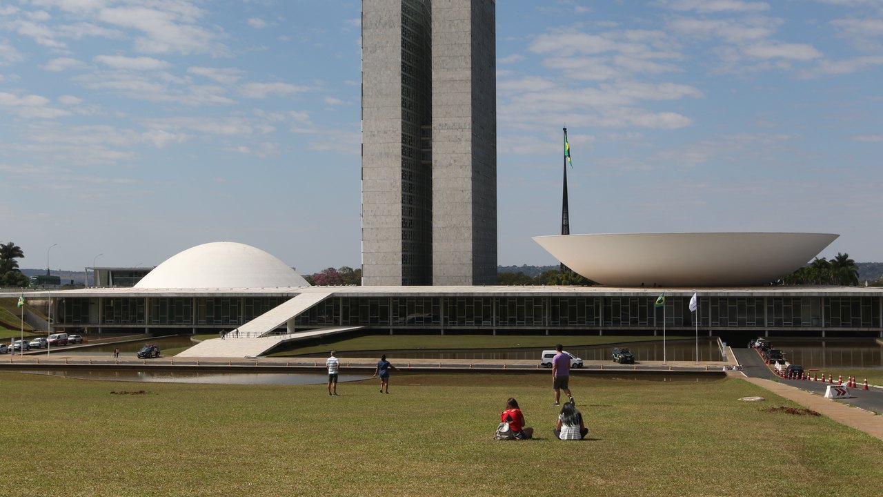 Calendário especial pode acelerar votação da PEC do fim da escala 6x1