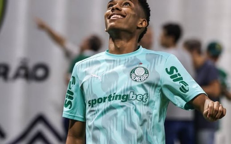 Palmeiras 'empilha' atacantes, mas não fura defesa do Bahia e perde pelo Brasileirão