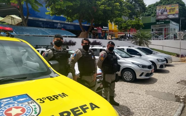 Bandidos arrombam clínica de saúde nesta madrugada