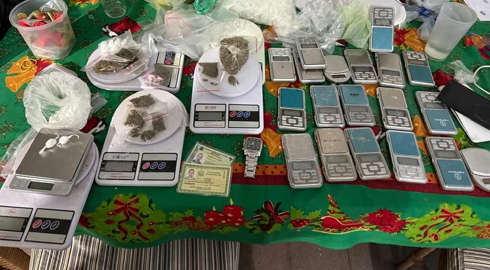 Material apreendido com policial militar de Alagoas. - Foto: Divulgação