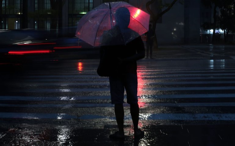 Chuvas em São Paulo deixam dois mortos após enxurradas