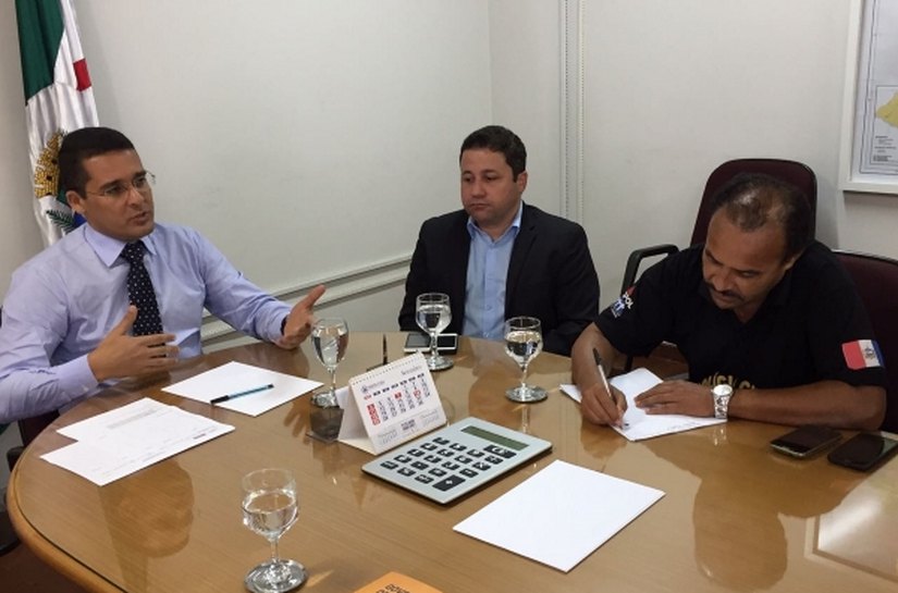 Sem proposta aprovada, Estado insiste em dialogar com policiais civis