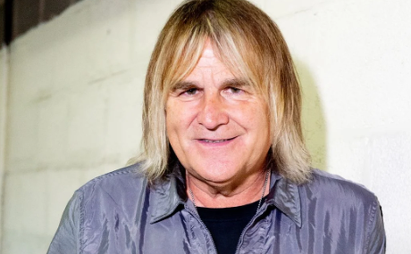 Morre Mike Peters, vocalista da banda The Alarm, aos 66 anos