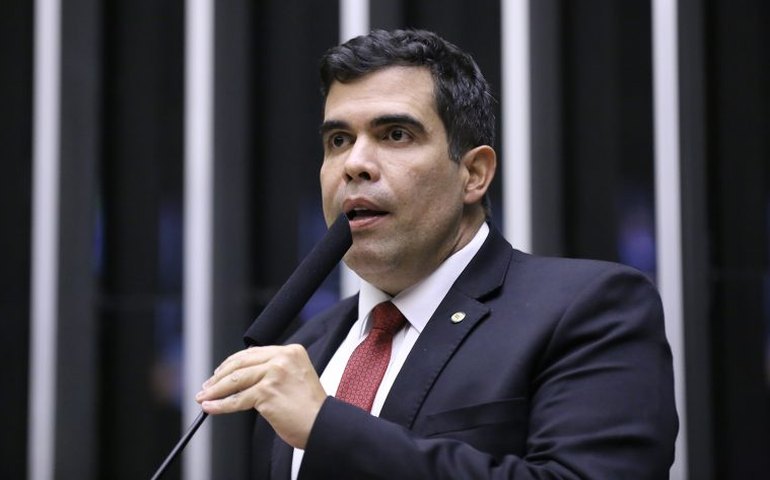 Projeto proíbe comercialização de dados biométricos sensíveis, como íris e DNA