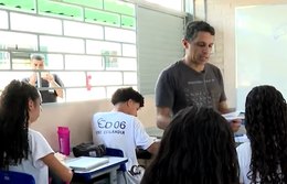 Número de estudantes com atraso escolar diminui