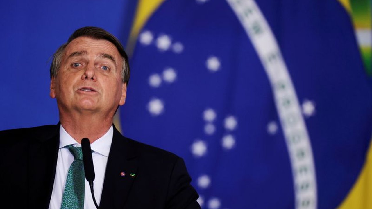 Bolsonaro chama pesquisas de ‘fajutas’ e pergunta a Lula se ‘crime compensa’