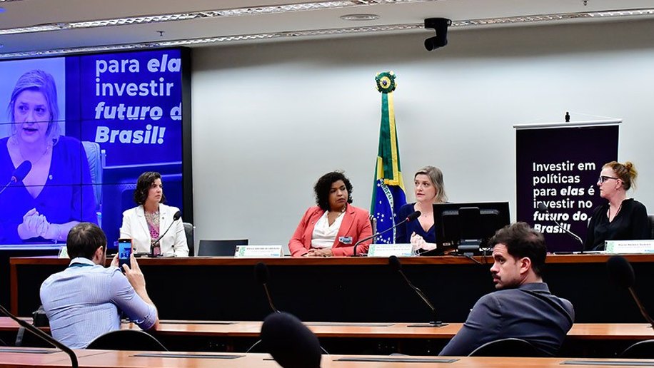 Orçamento para mulheres aumenta, mas falta planejamento de longo prazo