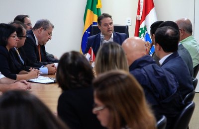 Renan Filho reúne secretários para intensificar assistência às cidades mais afetadas pelas chuvas