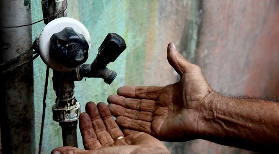 falta-agua-torneira-1547910355-1