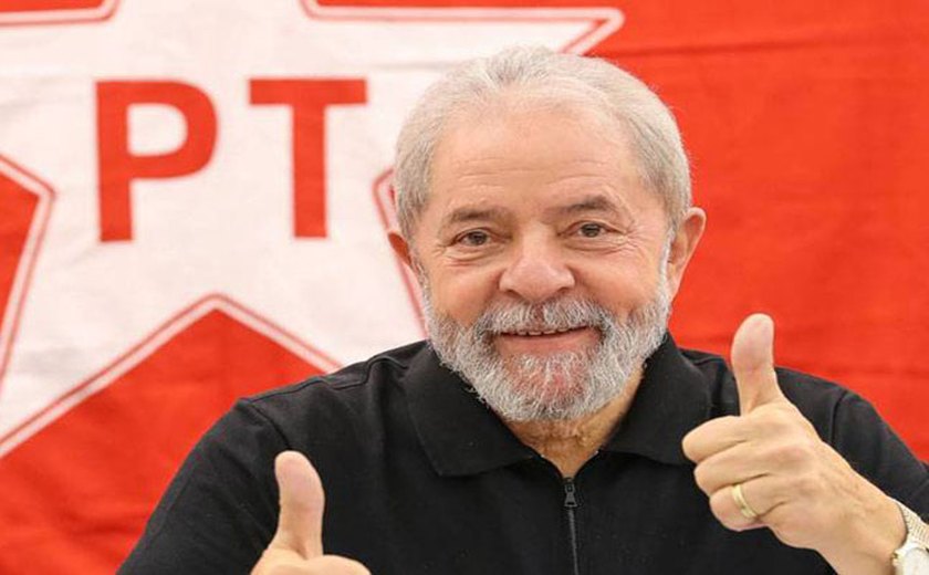 Ex-presidente Lula chega a Alagoas nesta terça