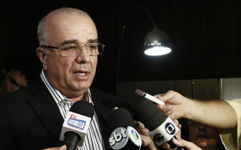 Governador torna obrigatória a divulgação do Disque 180 em todo o Estado