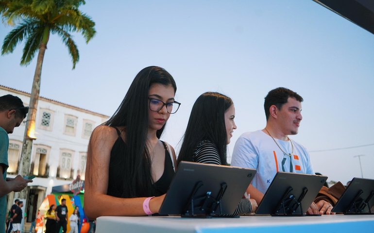 Em parceria com o Google, Governo de Alagoas garante 10 mil bolsas para cursos a alunos da rede estadual de ensino