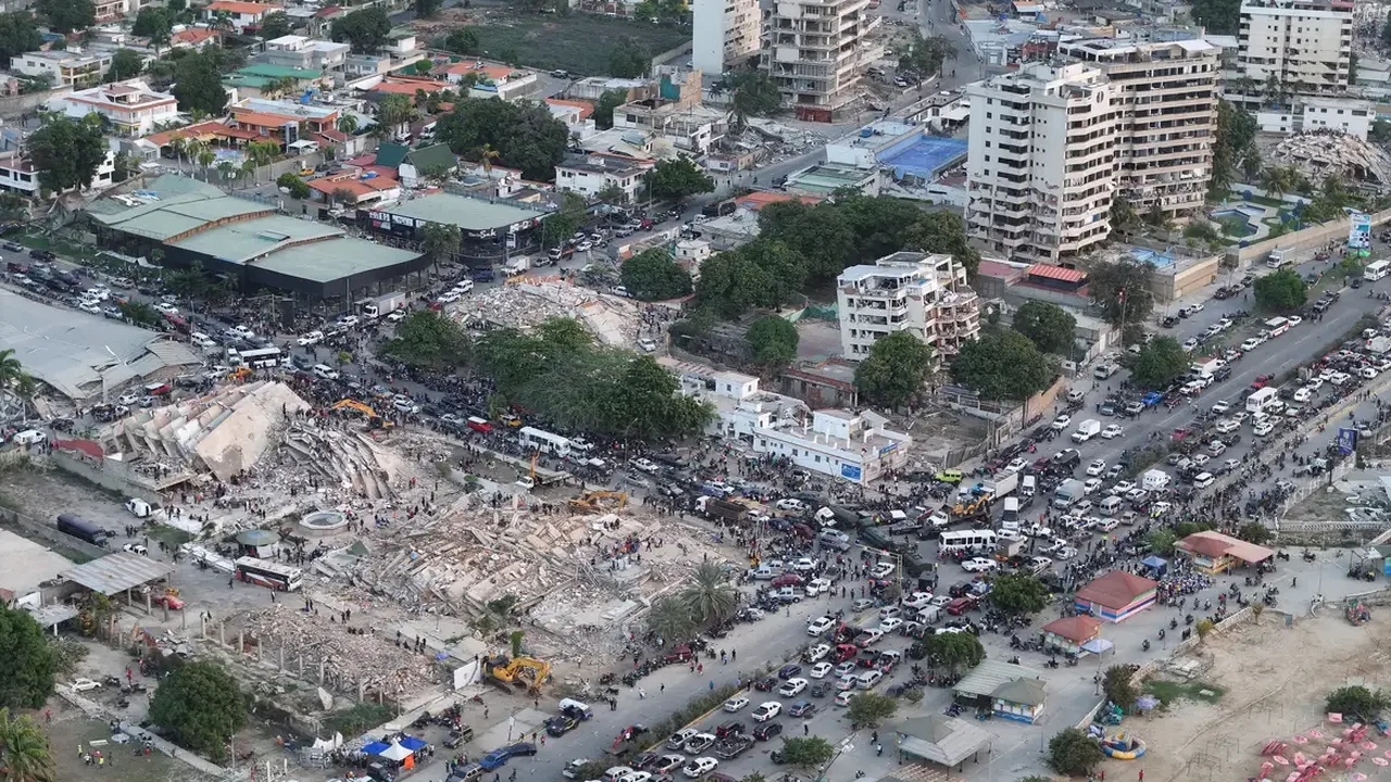 Número de mortos passa de 2 mil e Venezuela decreta luto de sete dias