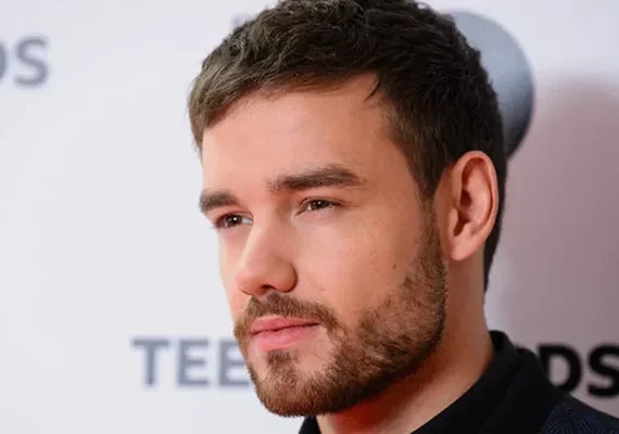 Mãe do filho de Liam Payne lamenta morte do cantor e pede respeito: 'Momento destruidor'
