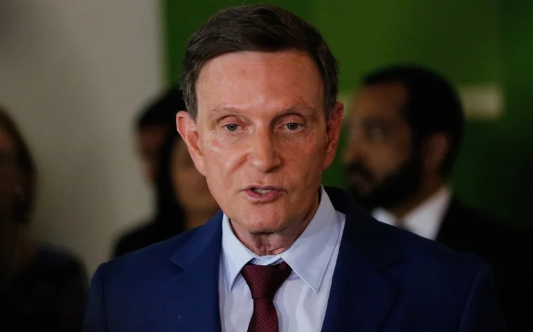 Justiça bloqueia R$ 50 milhões de Crivella por improbidade na pandemia de covid-19