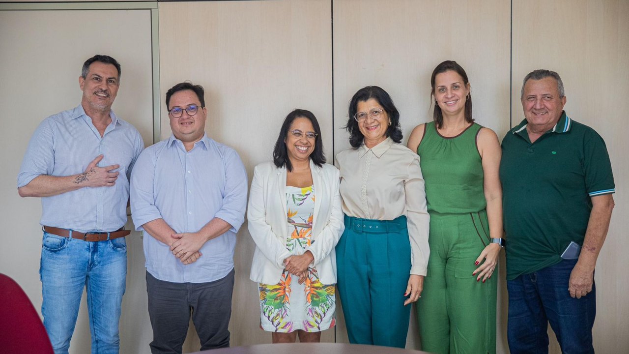 Equipe da Pestalozzi Arapiraca visita a Sefaz para discutir projeto de comercialização de órteses e próteses