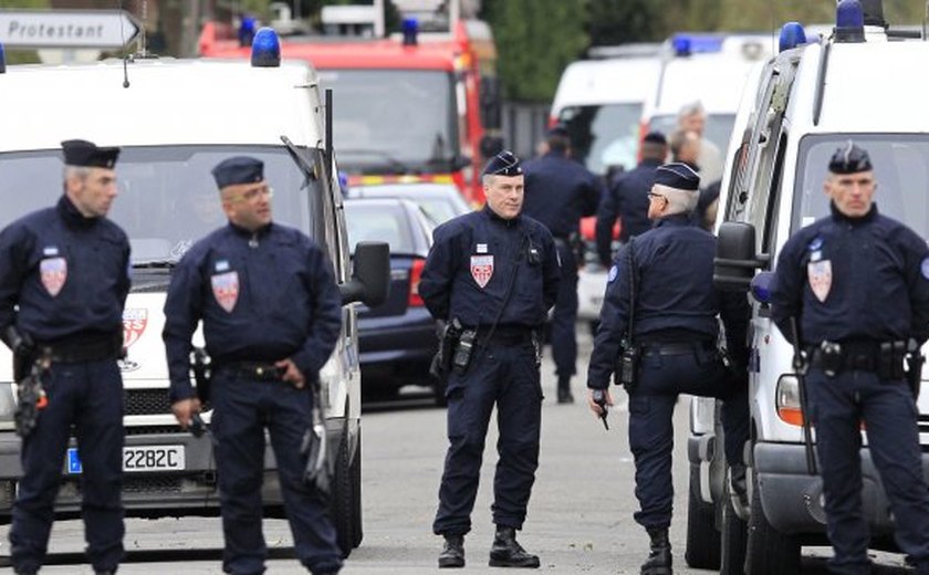 Polícia francesa abre investigação após homem ferir 7 pessoas com faca
