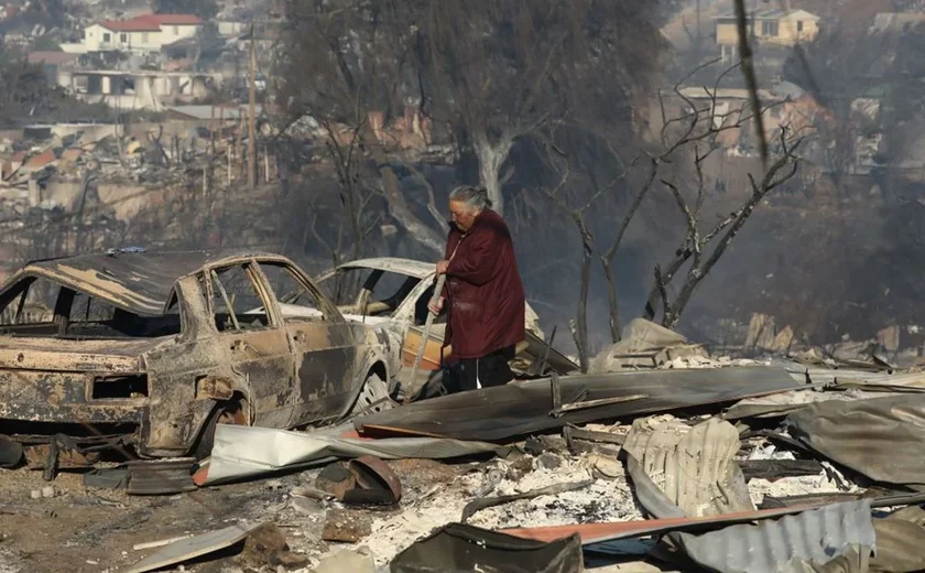 Número de mortos por incêndios florestais no Chile sobe para 64; governo decreta luto nacional