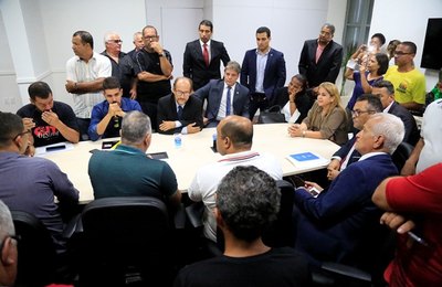 Vereadores voltam a receber servidores públicos e buscam solução para impasse com Executivo  